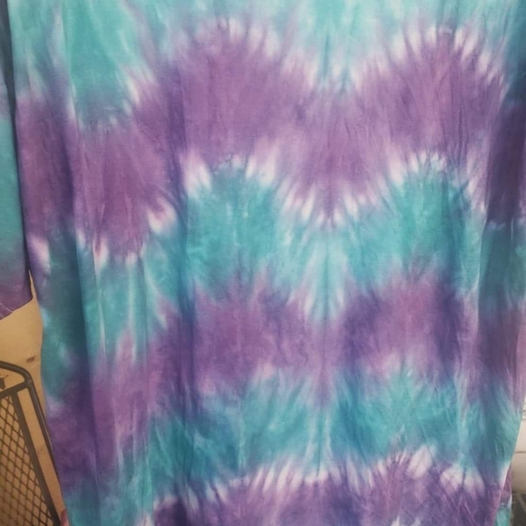 Shirts - Picture 5 of 6